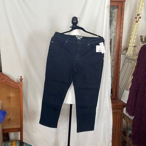 NWT Liz Claiborne dark wash capri’s.